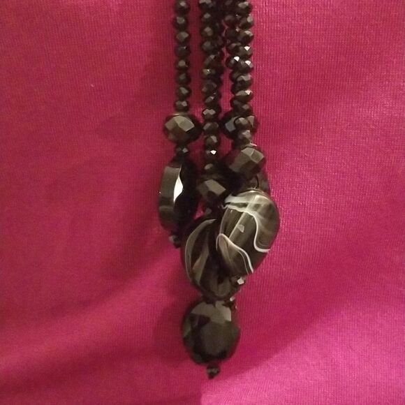 Black sparkly bead necklace - Picture 3 of 12